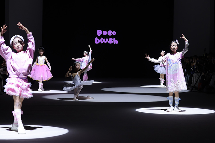 邊舞邊跑×上海時(shí)裝周poco blush優(yōu)雅舞動(dòng)夢(mèng)幻秀場(chǎng)(圖3)