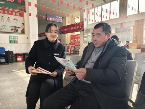 中行重慶市分行開展“消保知識過大年 敬老助老暖心間”教育宣傳活動(圖1)