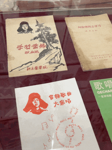 藏在社區(qū)二樓的精神燈塔：探訪(fǎng)湖北省唯一一家居民身邊的雷鋒陳列館(圖1)