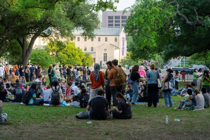 打壓哈佛只是警告特朗普為啥“圍剿”多所頂尖大學(xué)？(圖2)