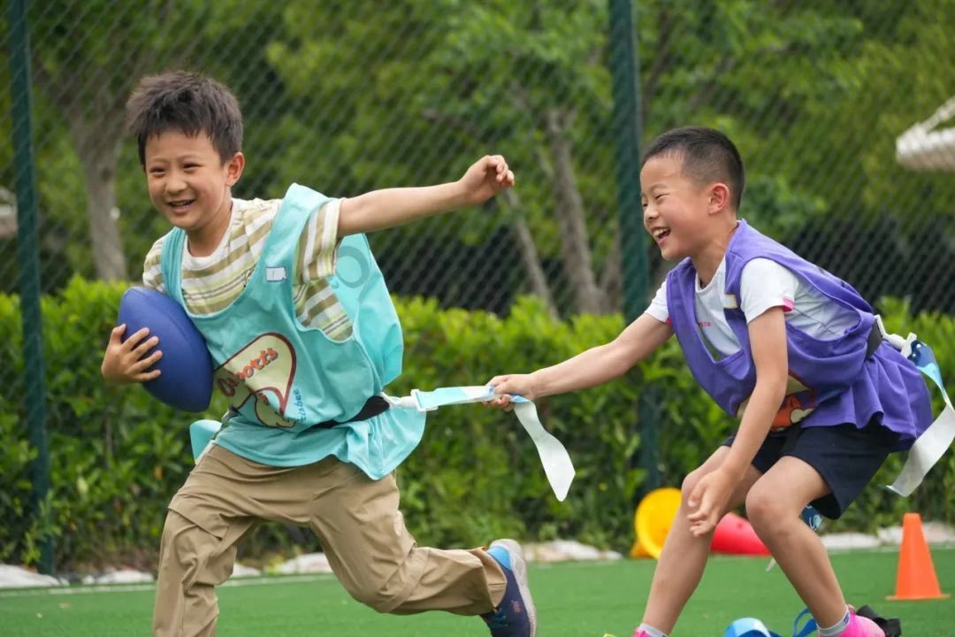 “零基礎(chǔ)”也能玩的腰旗橄欖球讓親子家庭盡情“放飛自我”(圖1)