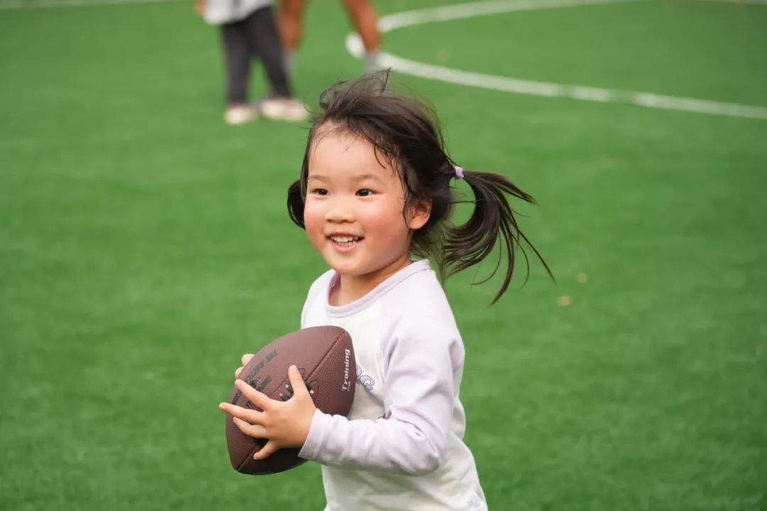 “零基礎(chǔ)”也能玩的腰旗橄欖球讓親子家庭盡情“放飛自我”(圖4)