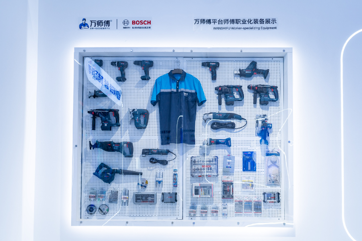 直擊中國(guó)（贛州）第12屆家具產(chǎn)業(yè)博覽會(huì)：萬(wàn)師傅數(shù)智化方案驚艷破圈(圖4)