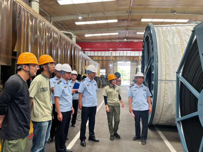 濰坊市交通運(yùn)輸綜合執(zhí)法支隊(duì)開展2025年“路政宣傳月”系列報(bào)道(圖2)