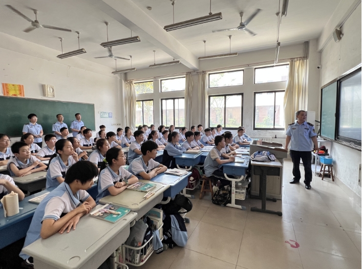 濰坊市交通運(yùn)輸綜合執(zhí)法支隊(duì)開展2025年“路政宣傳月”系列報(bào)道(圖5)