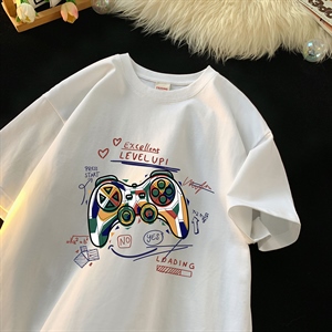 葉舒華引領(lǐng)時尚新風(fēng)潮：紫色印花穿搭的魅力與技巧(圖1)