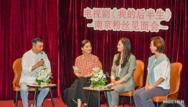 50歲梅婷南京被偶遇腰粗臉大肉泡眼老態(tài)盡顯變化太大認(rèn)不出(圖1)