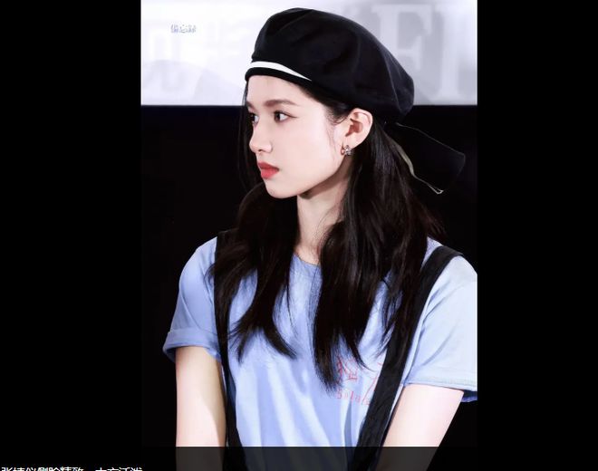 張婧儀貝雷帽氣質(zhì)對鏡甜笑溫婉又仙氣！(圖5)
